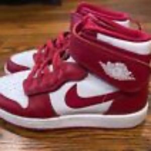 Nike Jordan 1 High FlyEase Cardinal Red 2022 - Boys Size 4 - Great Condition!